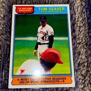 Valuable sports cards autographs, rookies